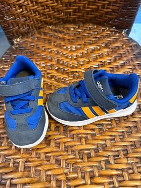 Adidas infant/toddler sz 6